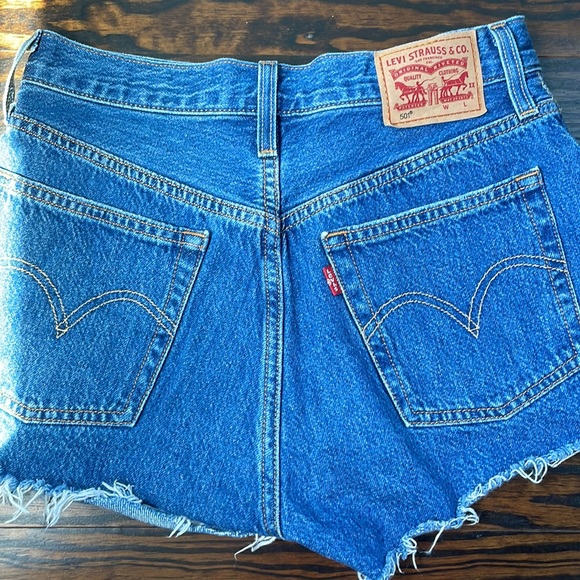 Levi’s 501® ORIGINAL HIGH RISE WOMEN'S SHORTS in size 25. Lightly worn - Picture 3 of 4